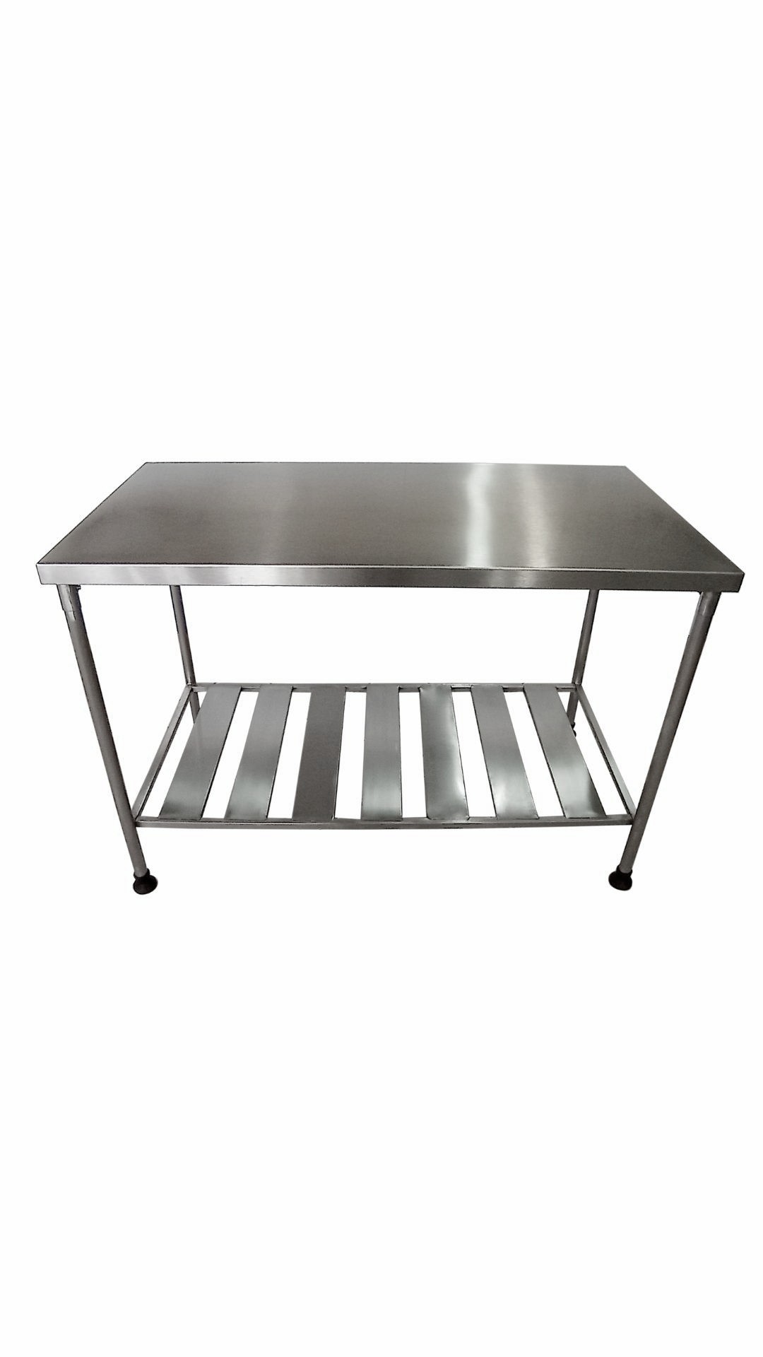 Mesa com Prateleira Gradeada